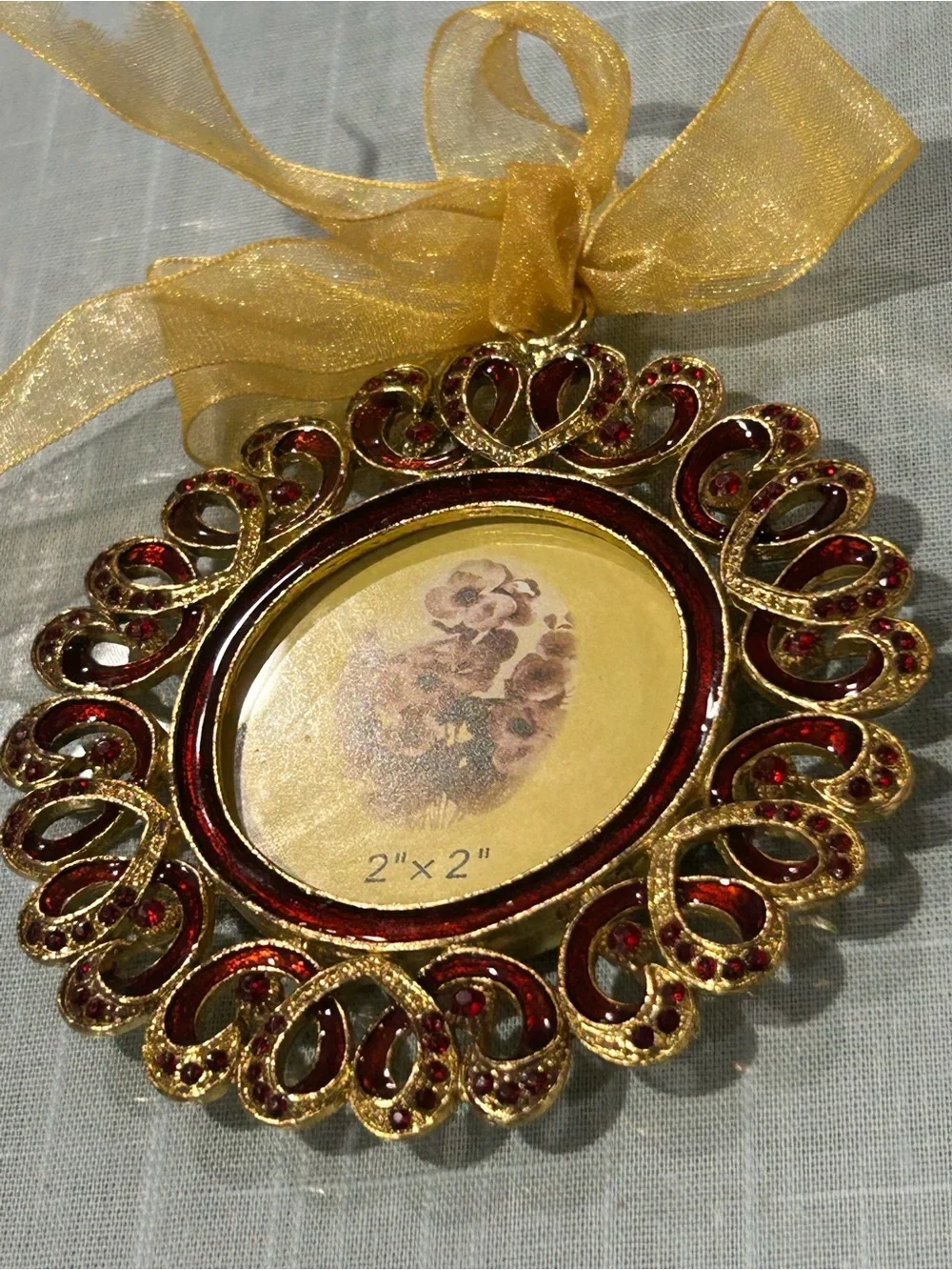 N/A ornate round